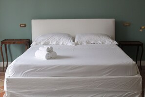 1 Schlafzimmer, Schreibtisch, Bügeleisen/Bügelbrett, Reisekinderbett