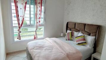 2 bedrooms, iron/ironing board, WiFi, bed sheets