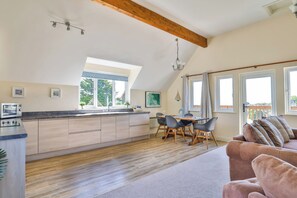 Living area - Seascape Cottage (Seaton)