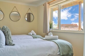 2 bedrooms, individually decorated, individually furnished, free WiFi - Seascape Cottage (Seaton)