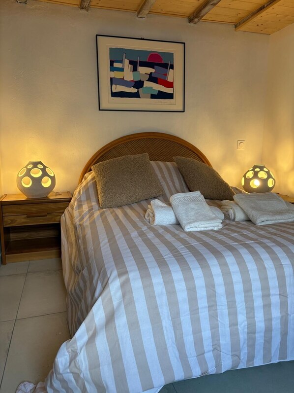 2 bedrooms, travel crib, WiFi, bed sheets