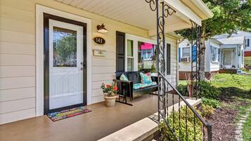 Pintu masuk properti