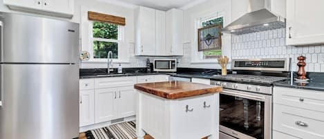 Cottage có thiết kế đặc trưng, 3 phòng ngủ, quang cảnh núi | Bếp riêng | Tủ lạnh, lò vi sóng, lò nướng, bếp nấu