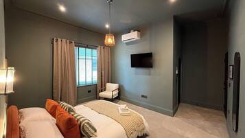 1 bedroom, iron/ironing board, travel cot, WiFi