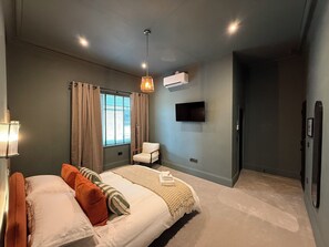 1 bedroom, iron/ironing board, travel crib, WiFi