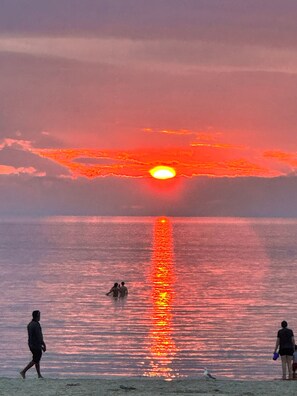 Unclassified image, 2 of 10, button