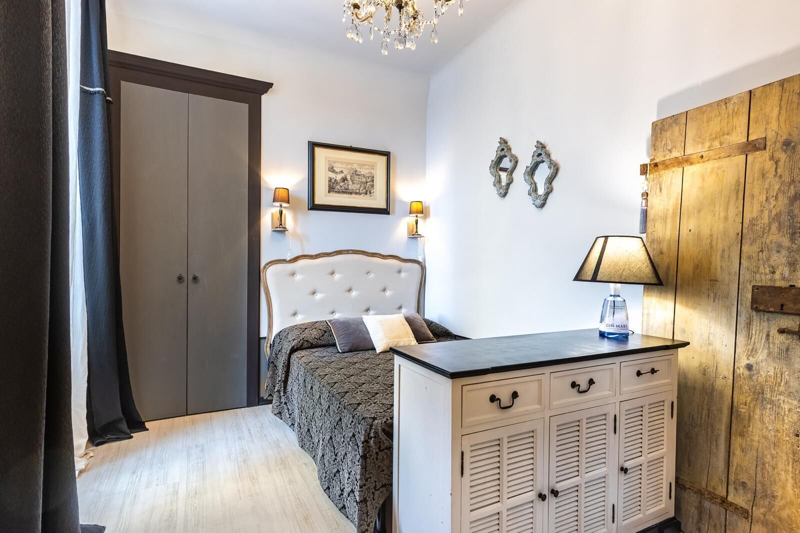 2 bedrooms, iron/ironing board, WiFi (free), bed sheets