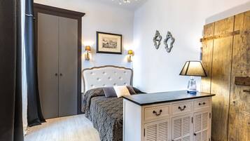2 bedrooms, iron/ironing board, WiFi (free), bed sheets