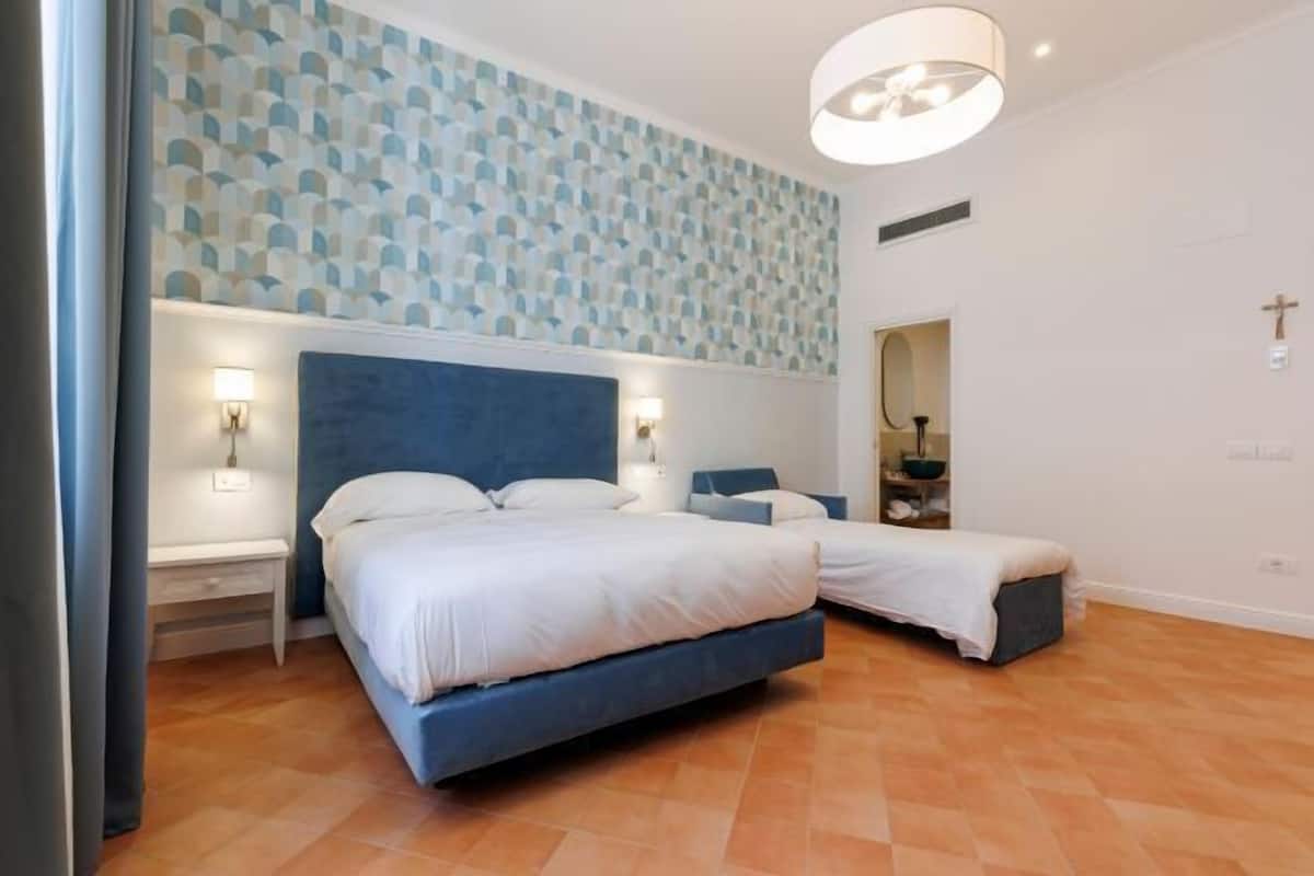 Desk, free WiFi, bed sheets