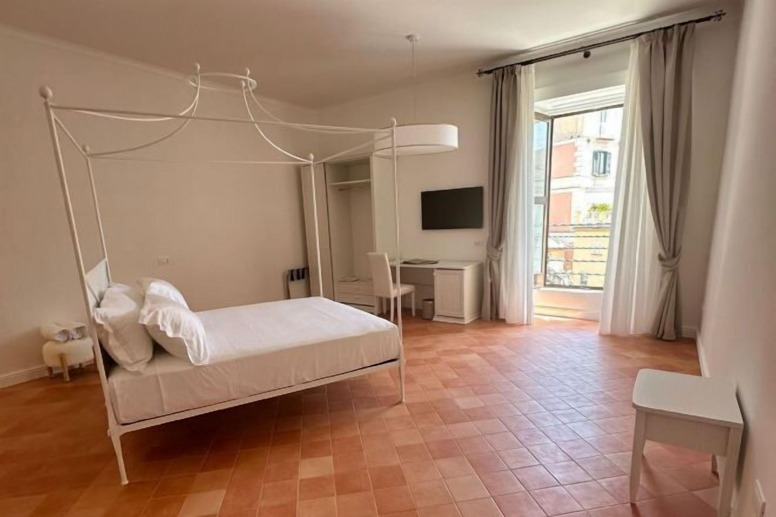 Skrivbord, gratis wi-fi och sängkläder