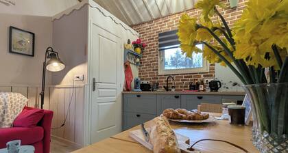 "EL BAYOU" cosy wooden cottage on the edge of the forest