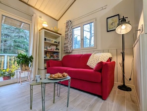 Smart TV - "EL BAYOU" cosy wooden cottage for 2 people on the edge of the forest (Le Chambon-sur-Lignon)