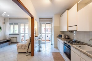 Appartement Familial, vue ville | Cuisine privée | Bouilloire électrique