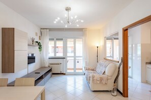 Perhehuoneisto, kaupunkinäköala | Yksityinen keittiö | Vedenkeitin