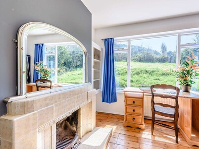 Huge 6 bedroom house, near beach, cliffs & Old Town, 180 square meters