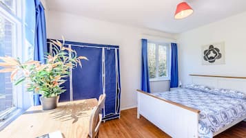 6 bedrooms, desk, travel cot, free WiFi