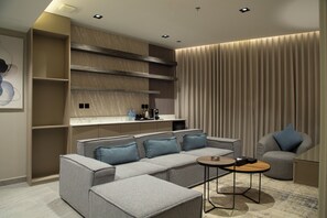 Business Suite | Living area | TV - Rasia Hotel Madinah (Madinah)