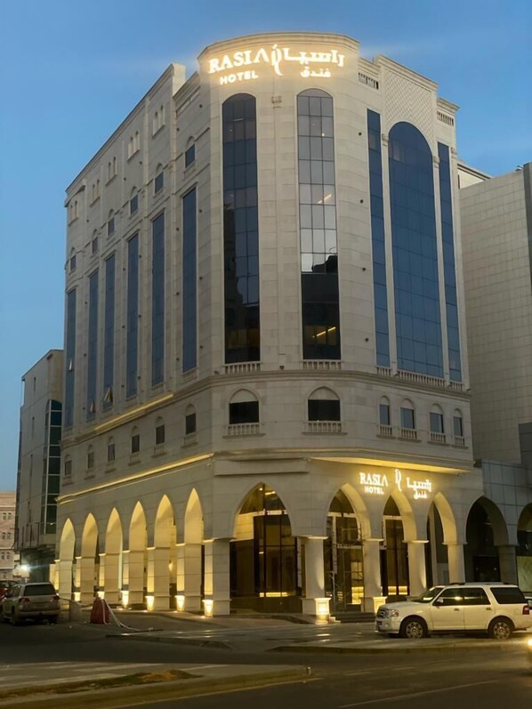 المنشأة من الخارج