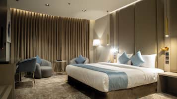 Studio Suite | In-room safe, laptop workspace, blackout curtains, iron/ironing board