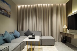 Superior-Suite | Wohnbereich | Fernseher
