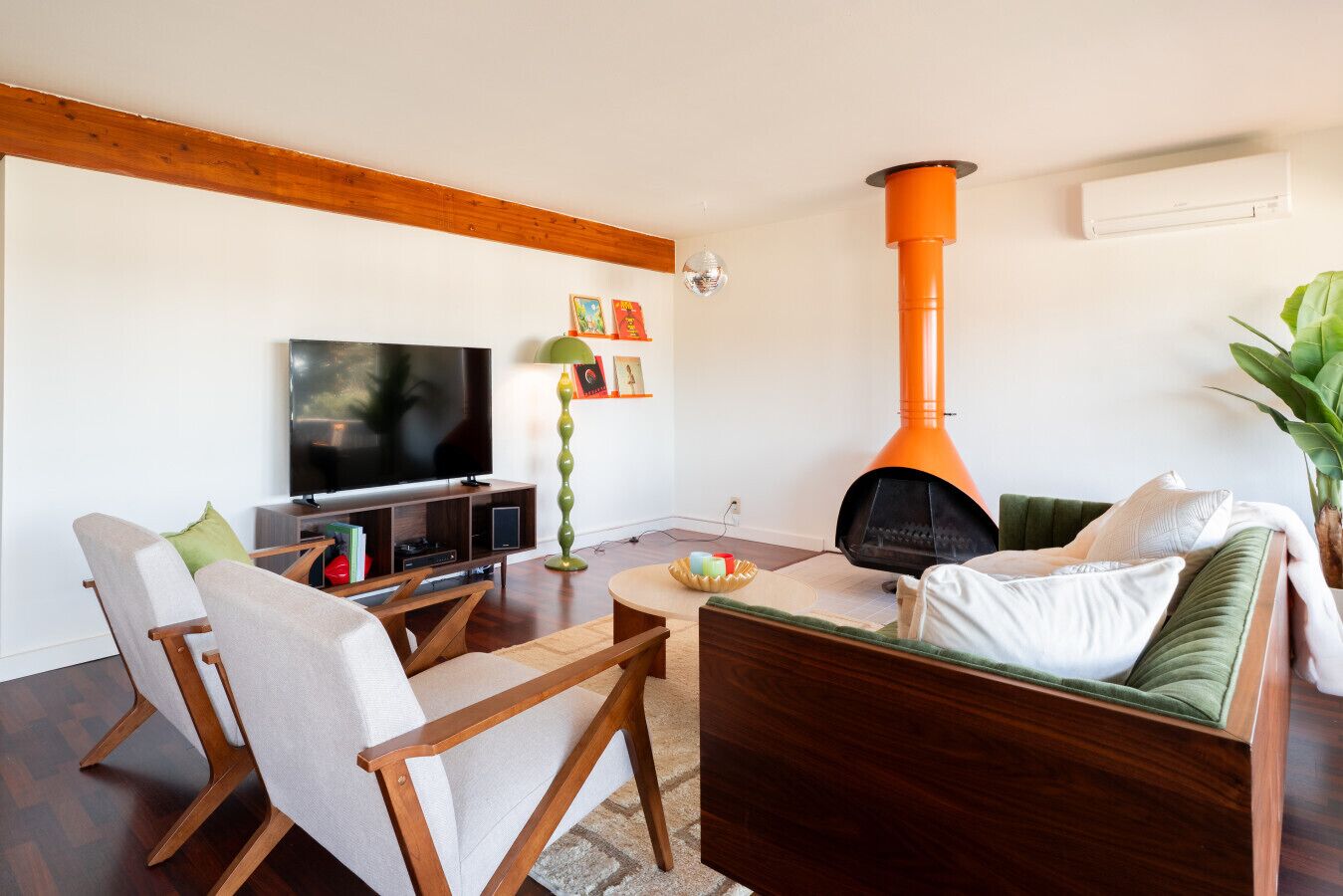 TV, fireplace, stereo