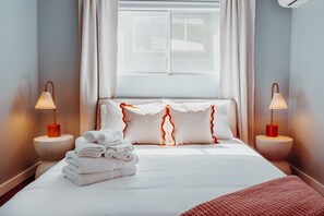3 Schlafzimmer, Schreibtisch, Bügeleisen/Bügelbrett, Reisekinderbett