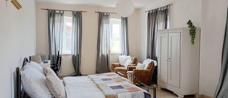 2 bedrooms, desk, iron/ironing board, travel crib