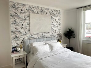 1 chambre, bureau, fer et planche à repasser, Wi-Fi