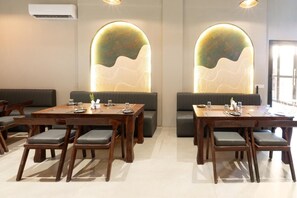 Café da manhã, almoço e jantar