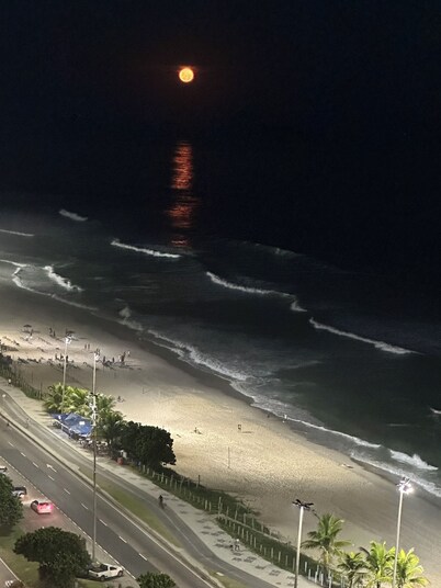 Triplex penthouse facing the sea with 3 bedrooms in Barra da Tijuca