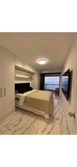 3 slaapkamers, een strijkplank/strijkijzer, wifi, beddengoed