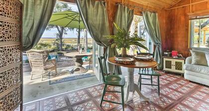 Charming 1-bedroom chalet, Outdoor Shower TOO! Near Savannah