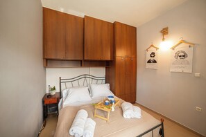 2 slaapkamers, een bureau, een strijkplank/strijkijzer, wifi