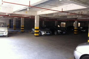 Free self parking - Jinjiang Inn (Minhang Zhuanqiao) (Shanghai)