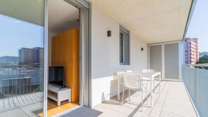 Outdoor dining - Infante Studio w/ Parking by LovelyStay (Vila Nova de Gaia)