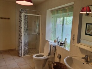 Shower, hair dryer, soap, toilet paper - Vacation home in the Breton countryside, only 30 minutes from the sea! (Pommerit-le-Vicomte)