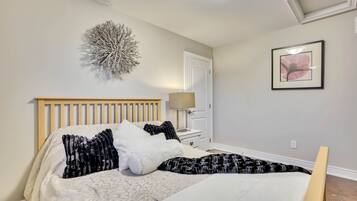 4 bedrooms, iron/ironing board, WiFi (free), bed sheets