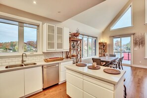 Fridge, microwave, oven, stovetop - EXECUTIVE WATERFRONT LIVING AT ITS FINEST!!! WELCOME to this immaculate home! (Wasaga Beach)