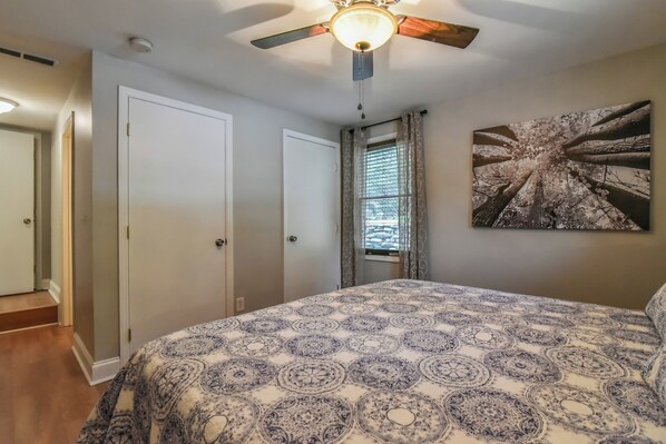 Signature House, 3 Bedrooms, Non Smoking, Kitchen | 3 bedrooms, individually decorated, individually furnished