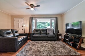 Casa Signature, 3 camere da letto, non fumatori, cucina | Soggiorno | Smart TV 49 pollici con canali digitali, caminetto