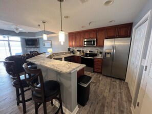 Mikrowelle, Ofen, Herdplatte, Geschirrspüler