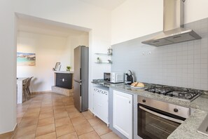 Microwave, oven, stovetop, coffee/tea maker