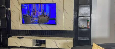 Comfort-Apartment, Balkon, Stadtblick | Wohnbereich