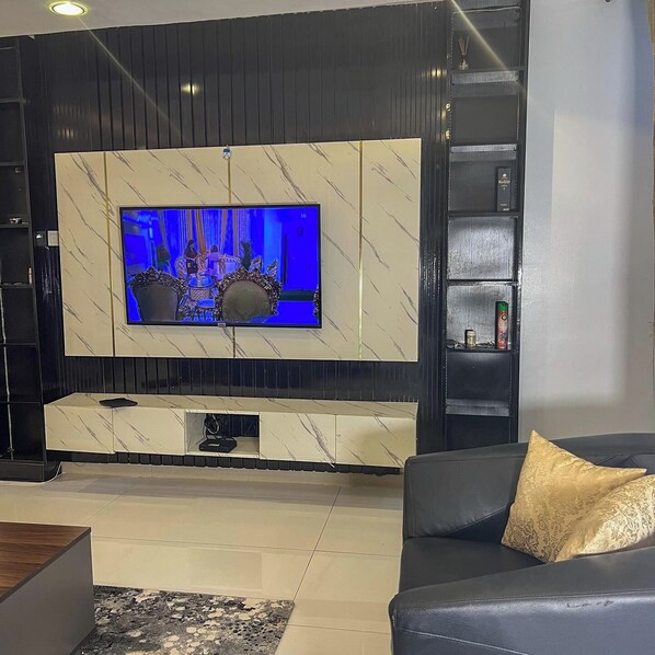 Appartement Confort, balcon, vue ville | Coin séjour