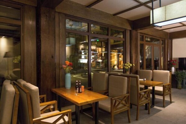 Dining - Shangri-La Moon Hotel (Shangri-La)