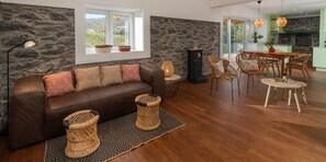 Smart TV - Tranquil Villa Close to Facilities - NatureScape (Prazeres)