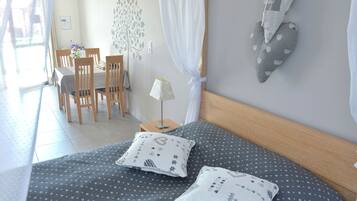 Comfort Room, Vineyard View | Blackout drapes, soundproofing, free WiFi