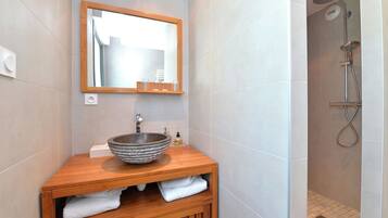 Chambre Confort, vue vignoble | Salle de bain