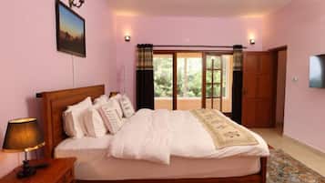 Studio Suite, Garden View | 1 bedroom, desk, laptop workspace, free WiFi