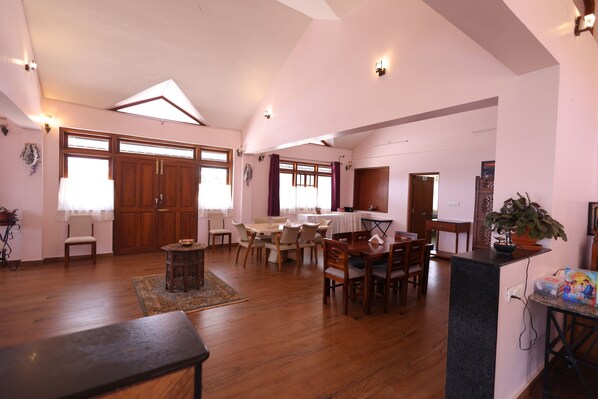 Télévision LED de 32 pouces avec chaînes par câble